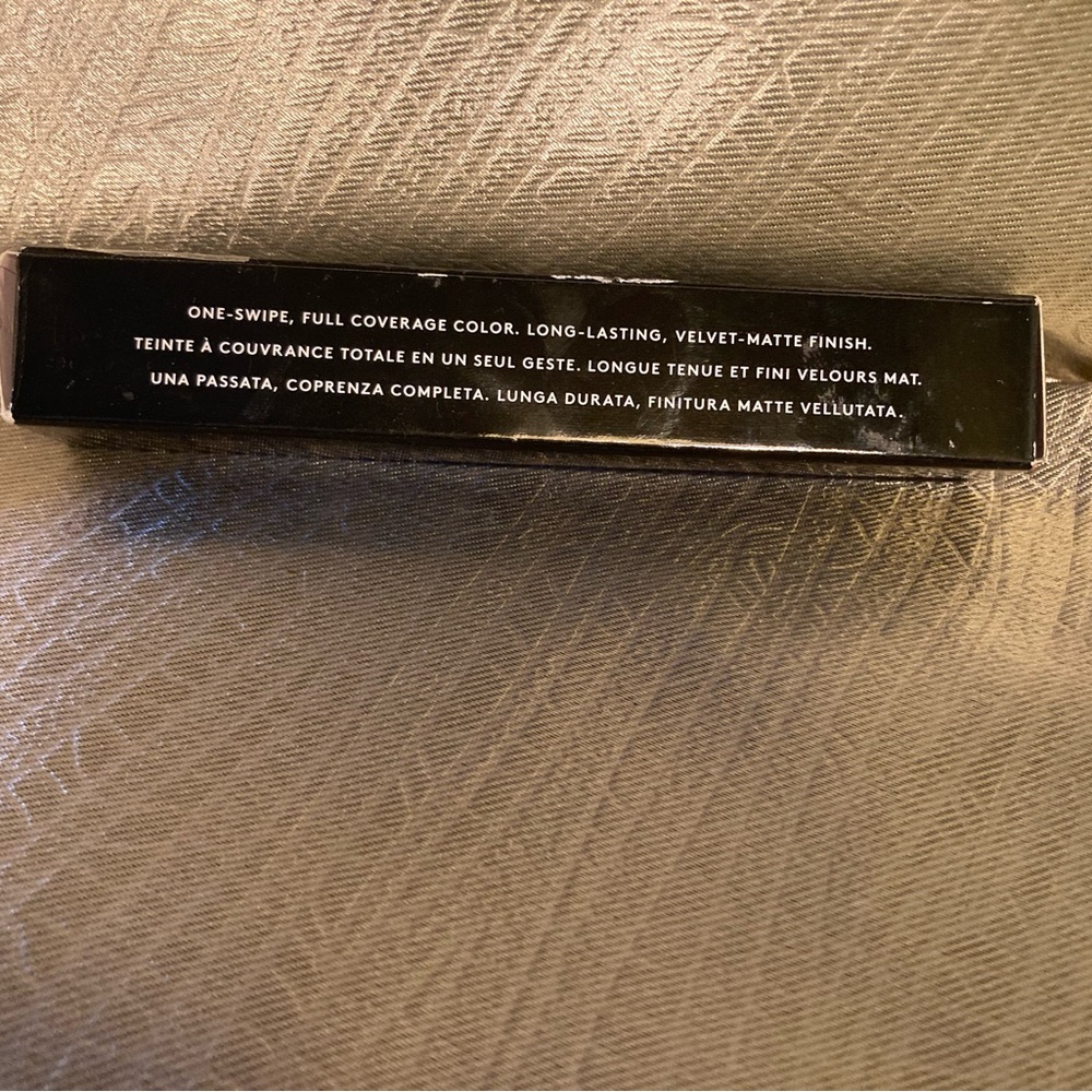 FENTY VELVET LIQUID LIPSTICK IN BREAD WINNER - Picture 3 of 4